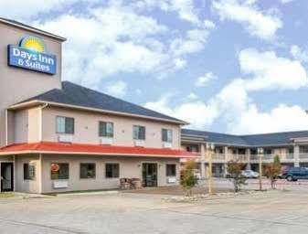 Days Inn & Suites By Wyndham Madisonville Exterior photo